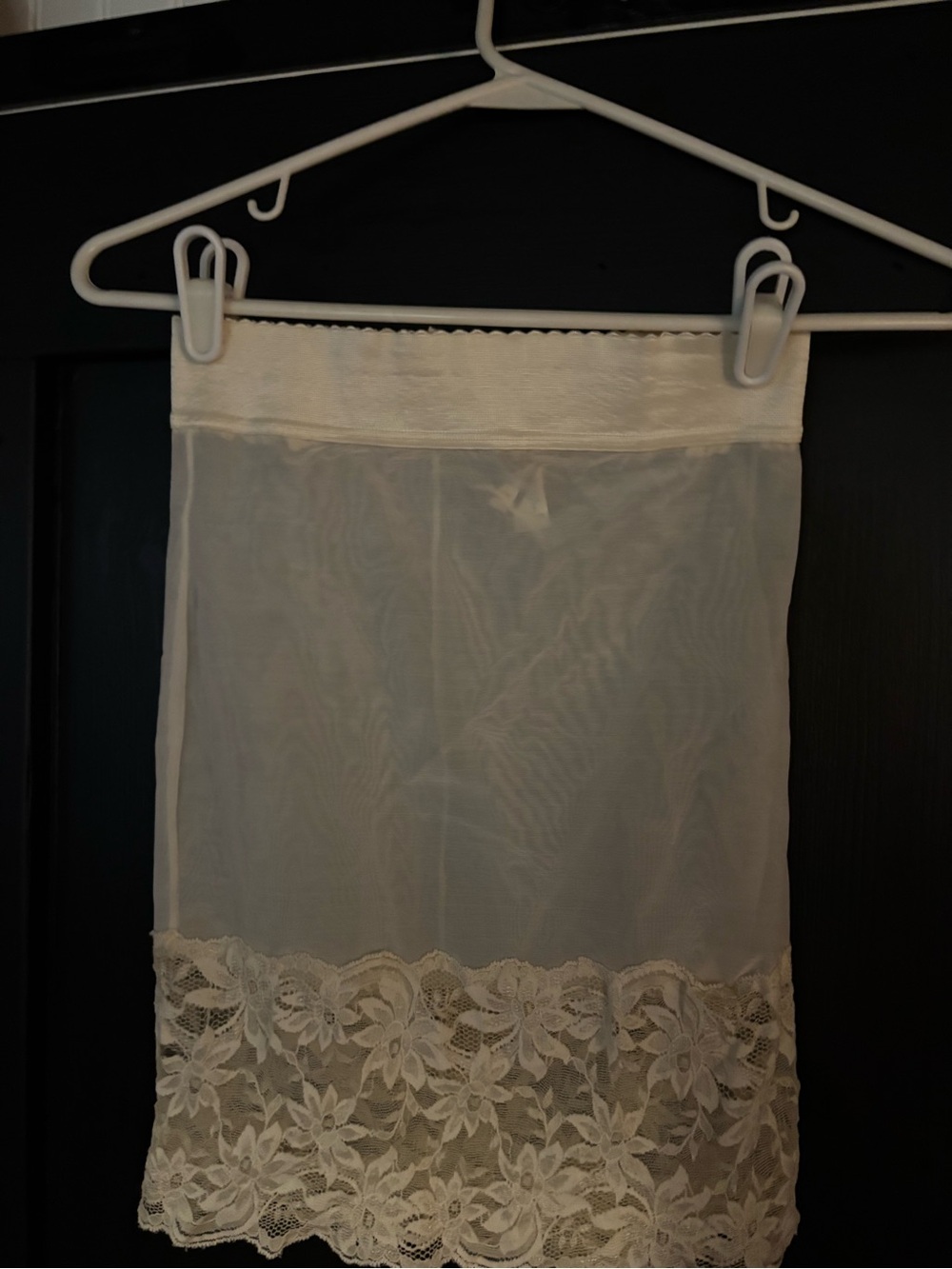 Wonderbra Sheer White Half Slip with Lace Hem